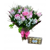 BUQUÊ TRADICIONAL COR DE ROSA COM FERRERO